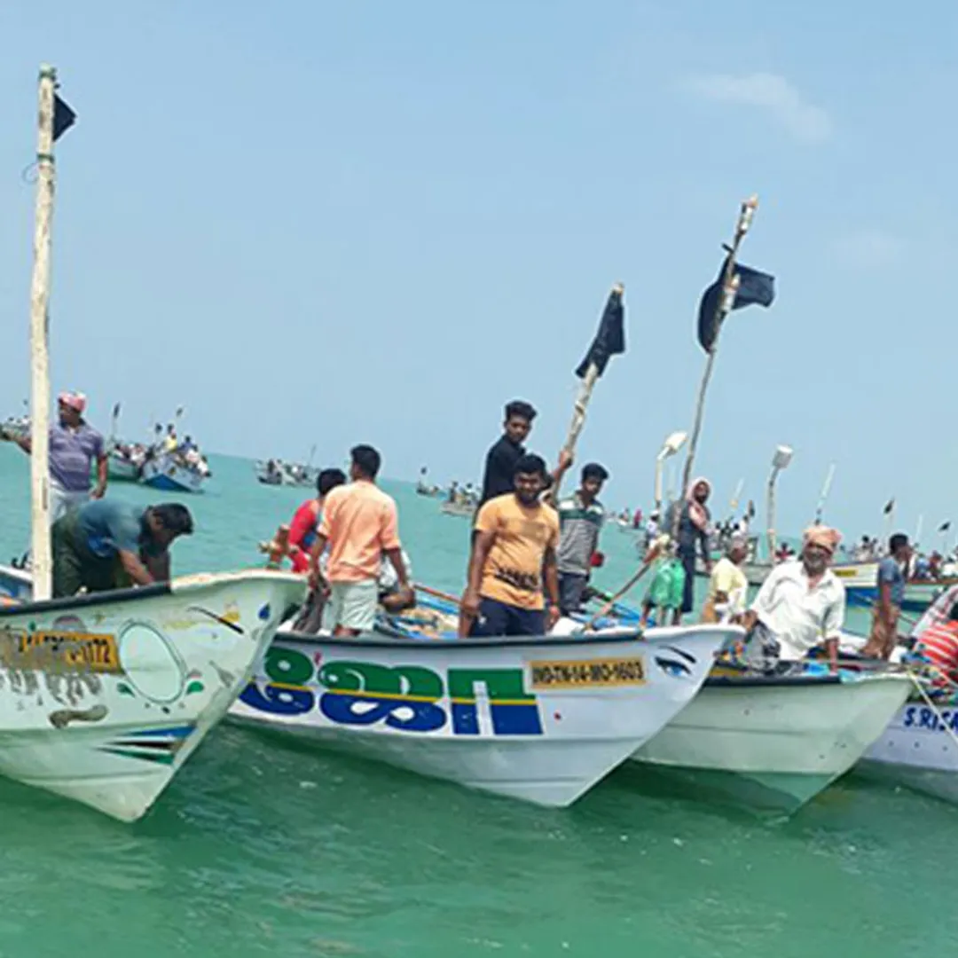 Resistance to the cargo replacement terminal .. Kumari fishermen sea siege struggle ..!